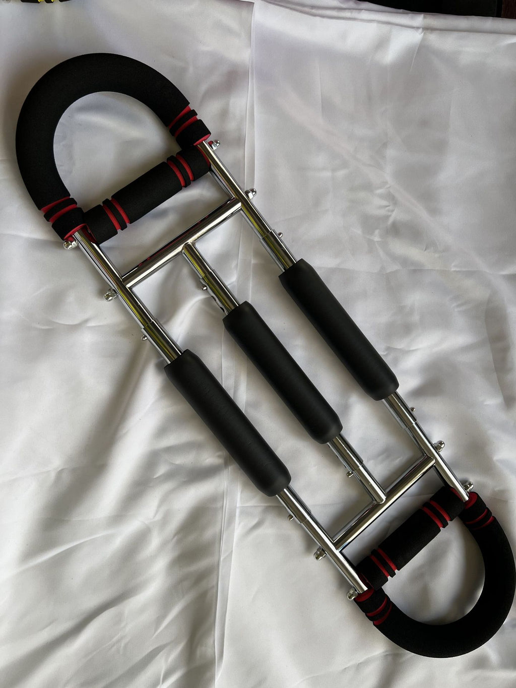 U-shaped pull-up bar